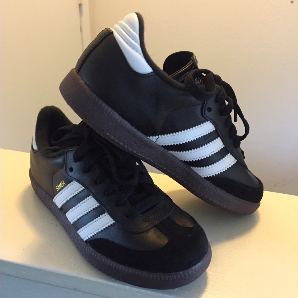 Adidas SAMBAS child size 2.5 BRAND NEW